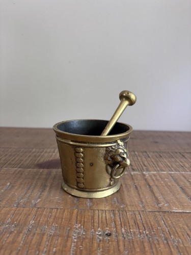 Ancien mortier bronze orné - mortier, en